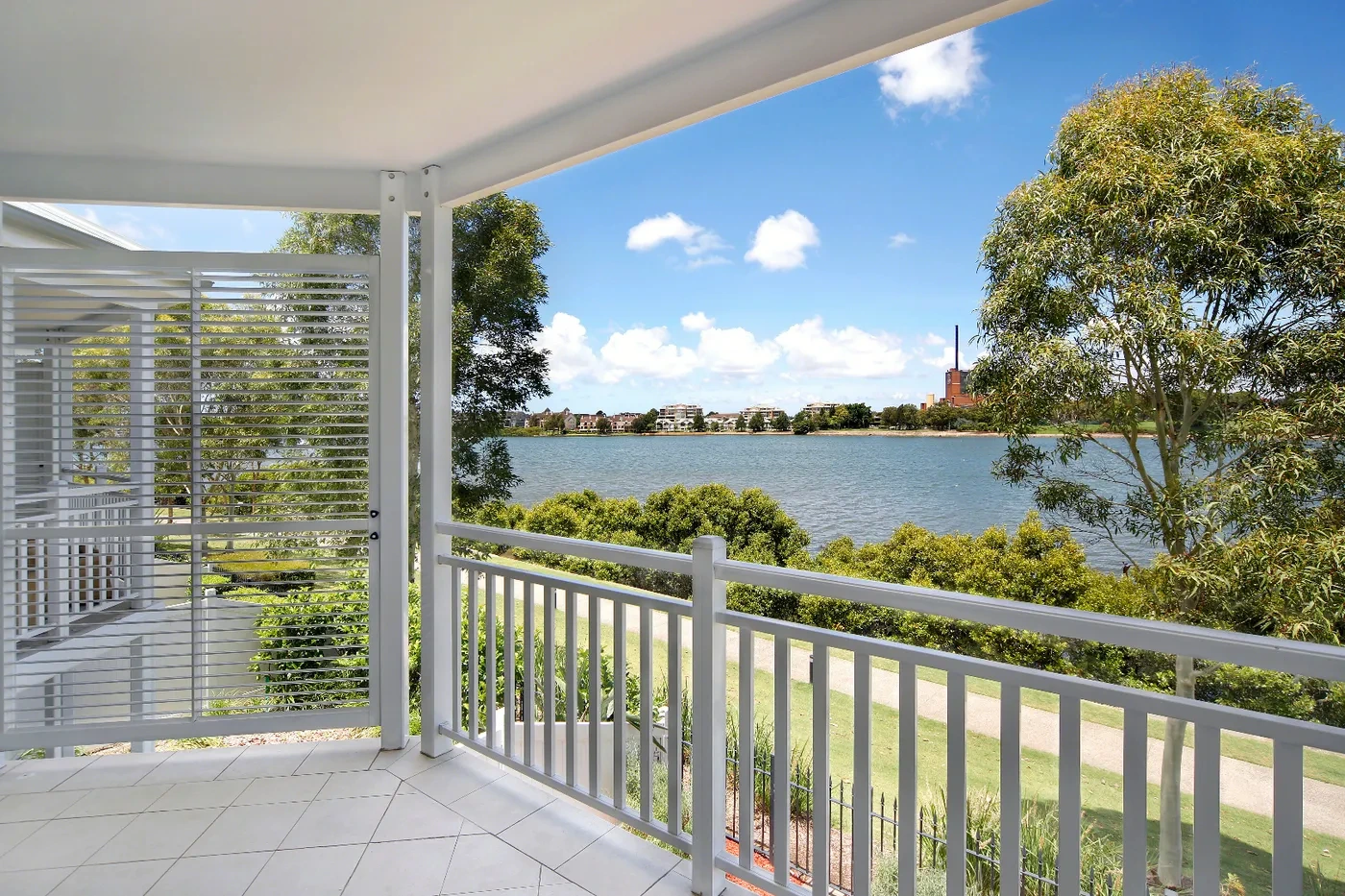Waterfront balcony with louvred privacy screen and bay views at the Cabarita townhome